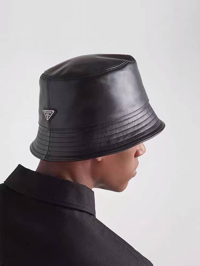 普拉达 Prada新款专柜同步皮质渔夫帽 新款上架 超好搭配 赶紧入手吧